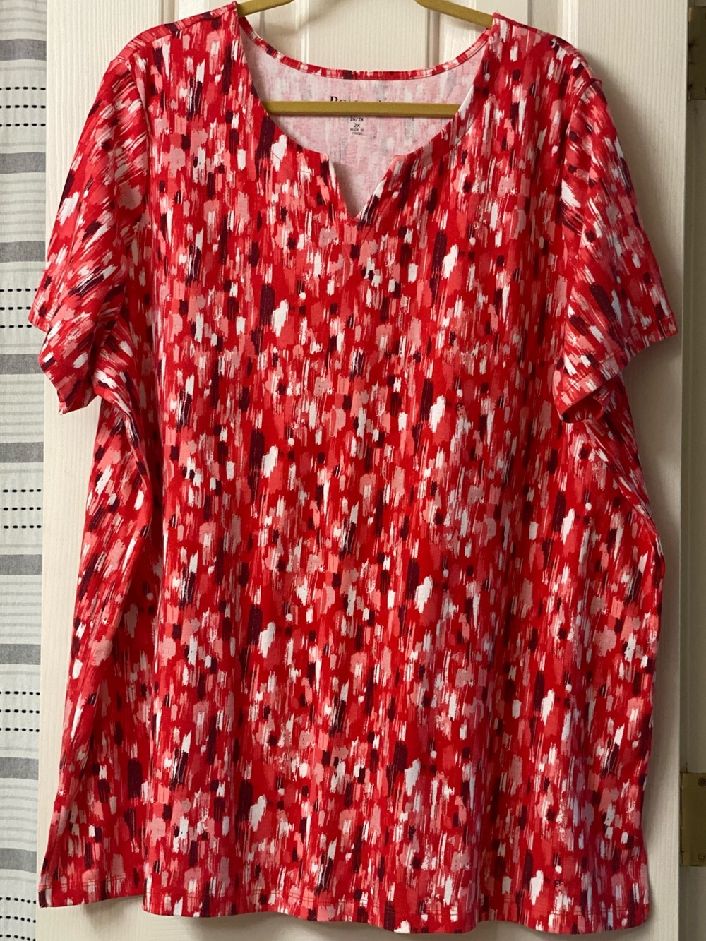 Roaman’s Women's Red Abstract Print Split V-Neck Short-Sleeve Tunic Top Size 2X